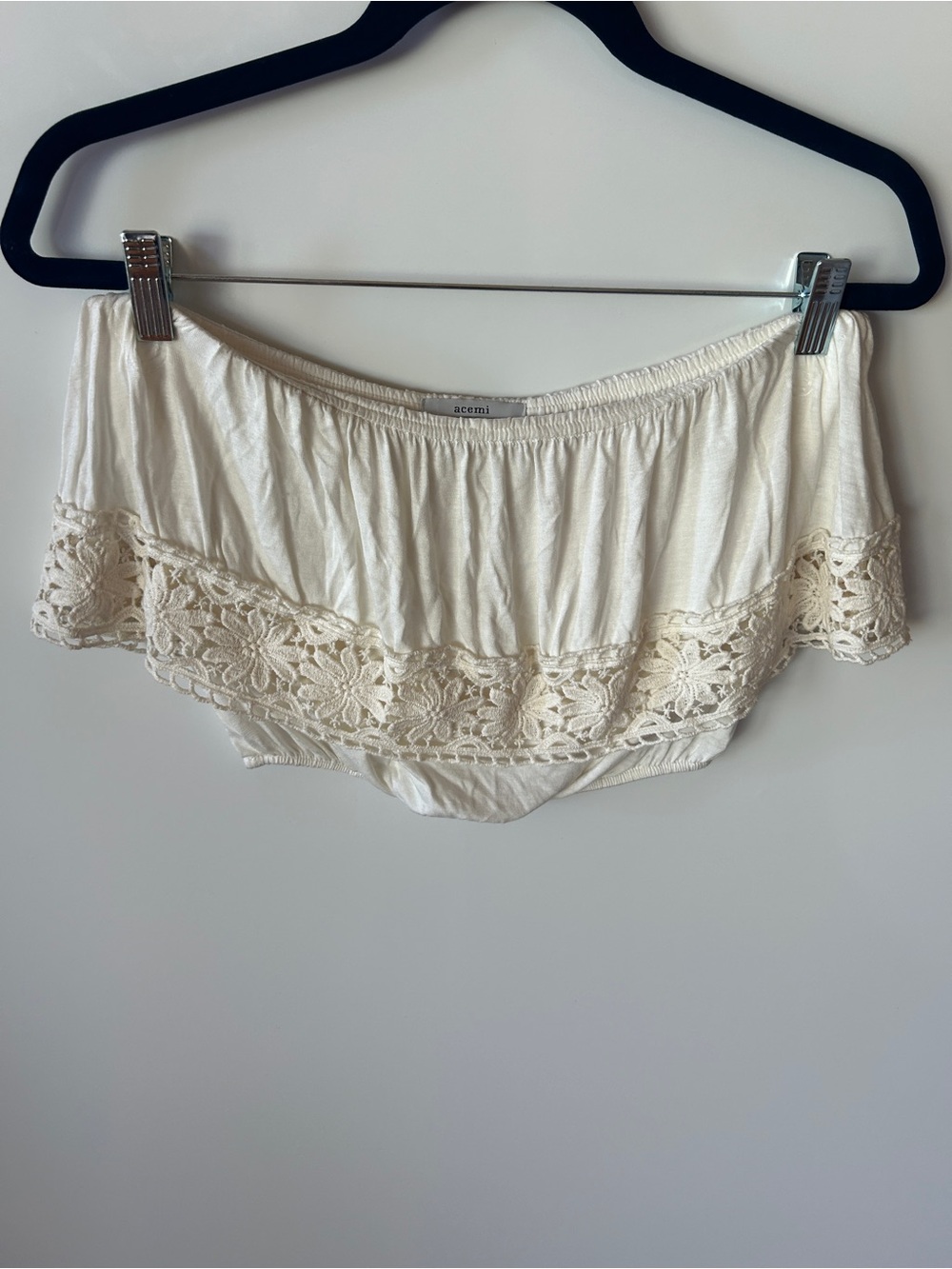 Acemi Cream Off-Shoulder Elastic Crop Top with Lace Trim
